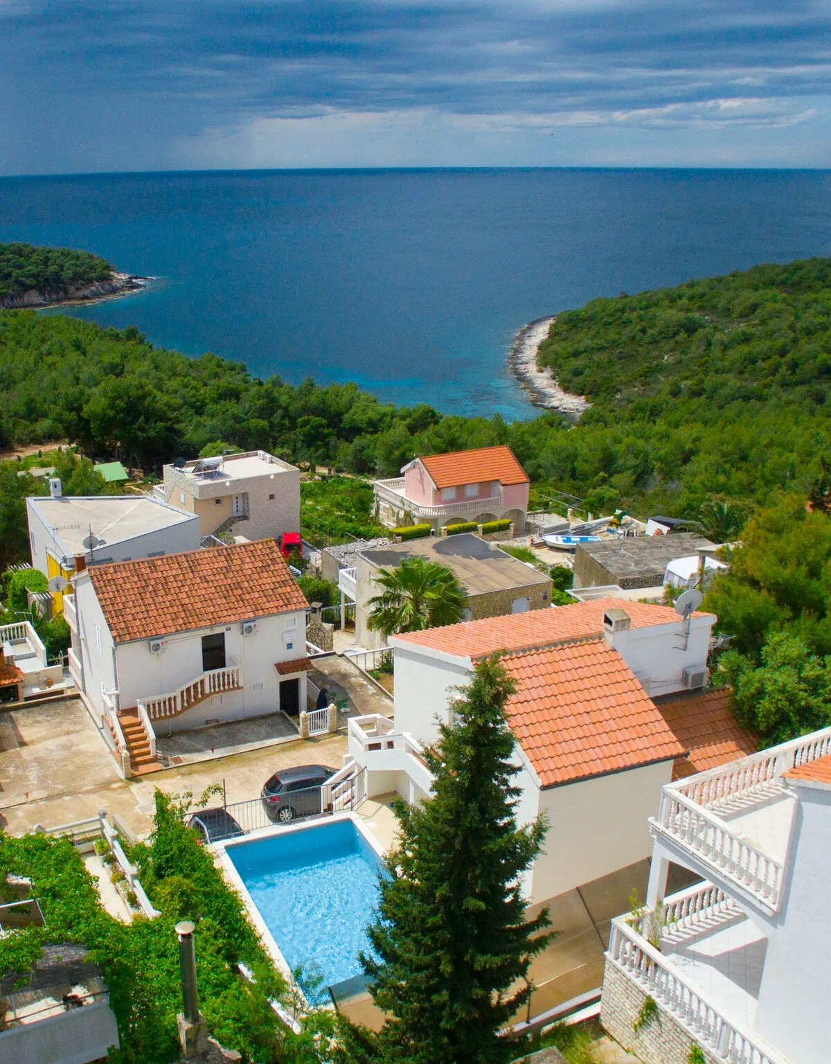 Luftaufnahme Villa Octopus mit Pool und Meerblick